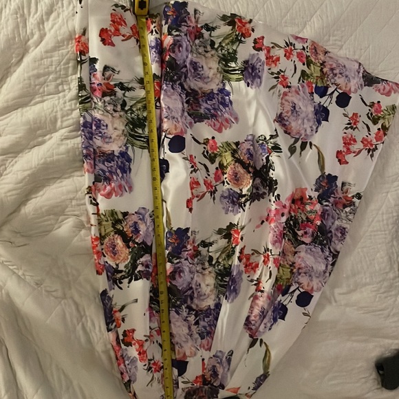 Elegant Formal Floral Maxi skirt. Perfect for a modern and classy look! 🌼🌺🌷🌸 - Picture 11 of 12